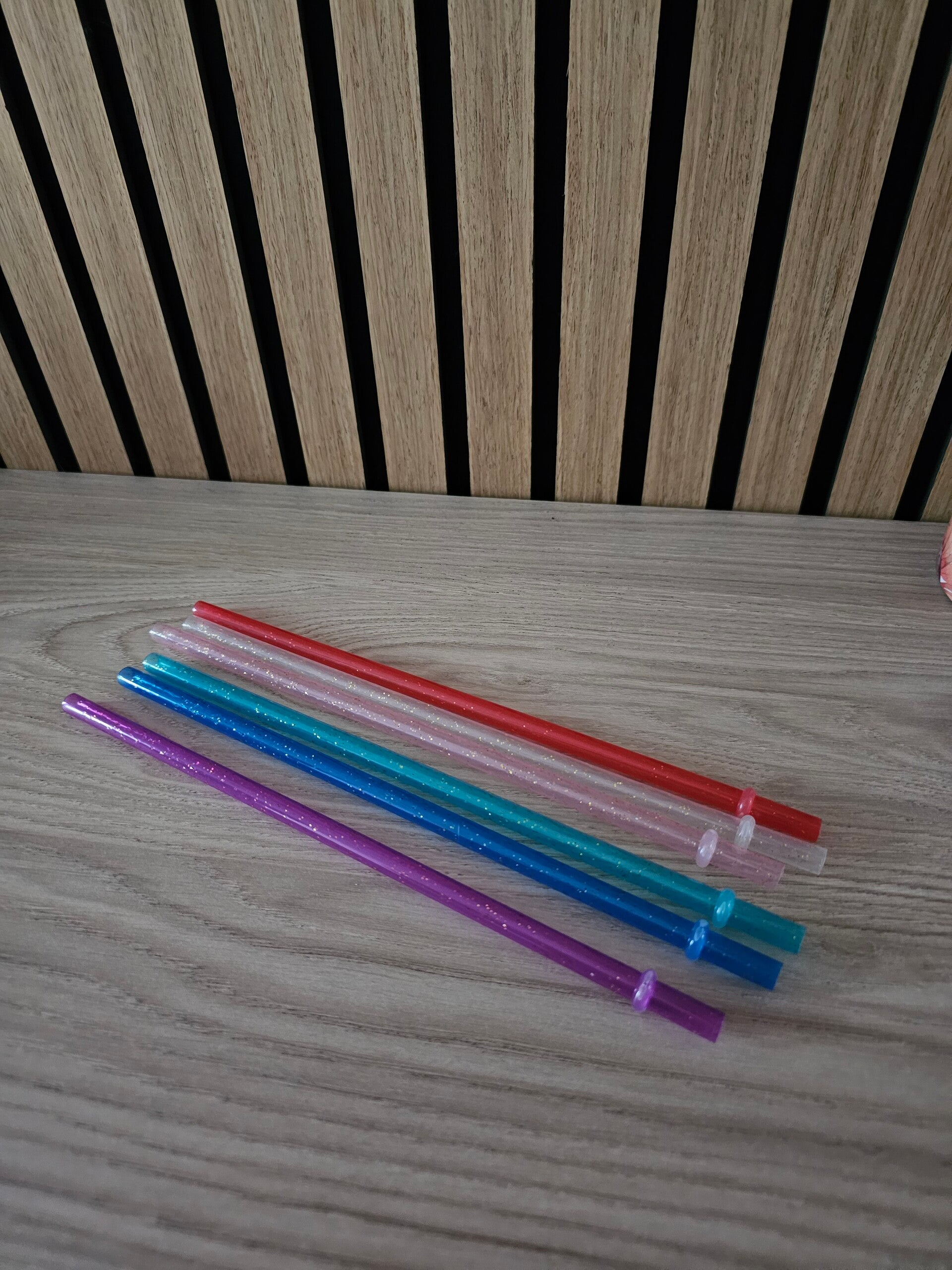 Rietjes gekleurd - 23 cm