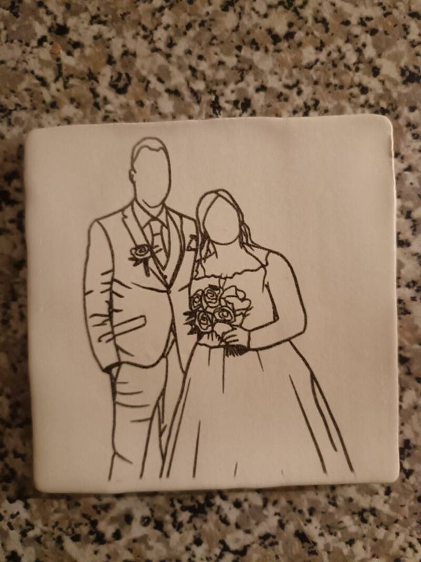 Tegeltje met lijntekening gegraveerd