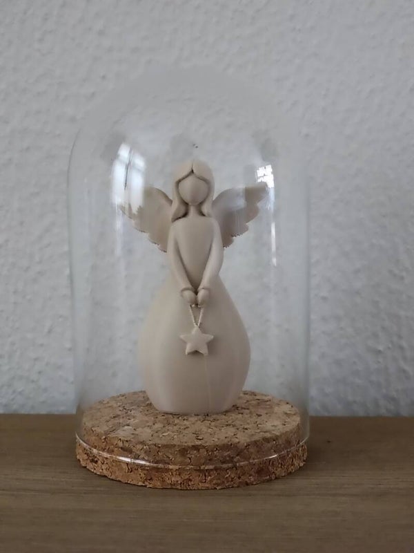 Engeltje in een glazen stolpje