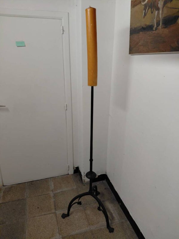 Vloerkandelaar van gesmeed ijzer (middeleeuwen)