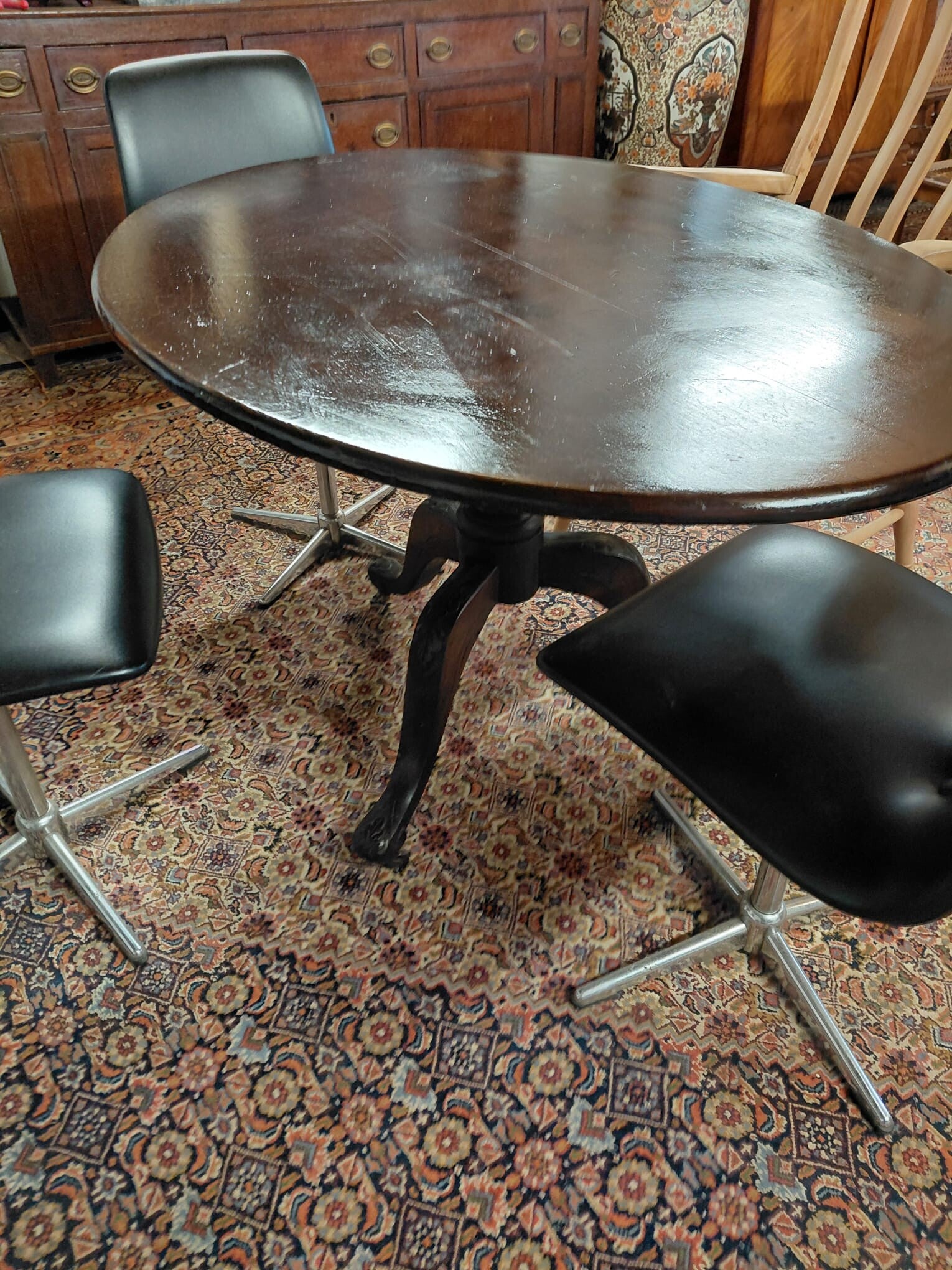 Antieke, vintage eettafel of bijzettafel, lampentafel