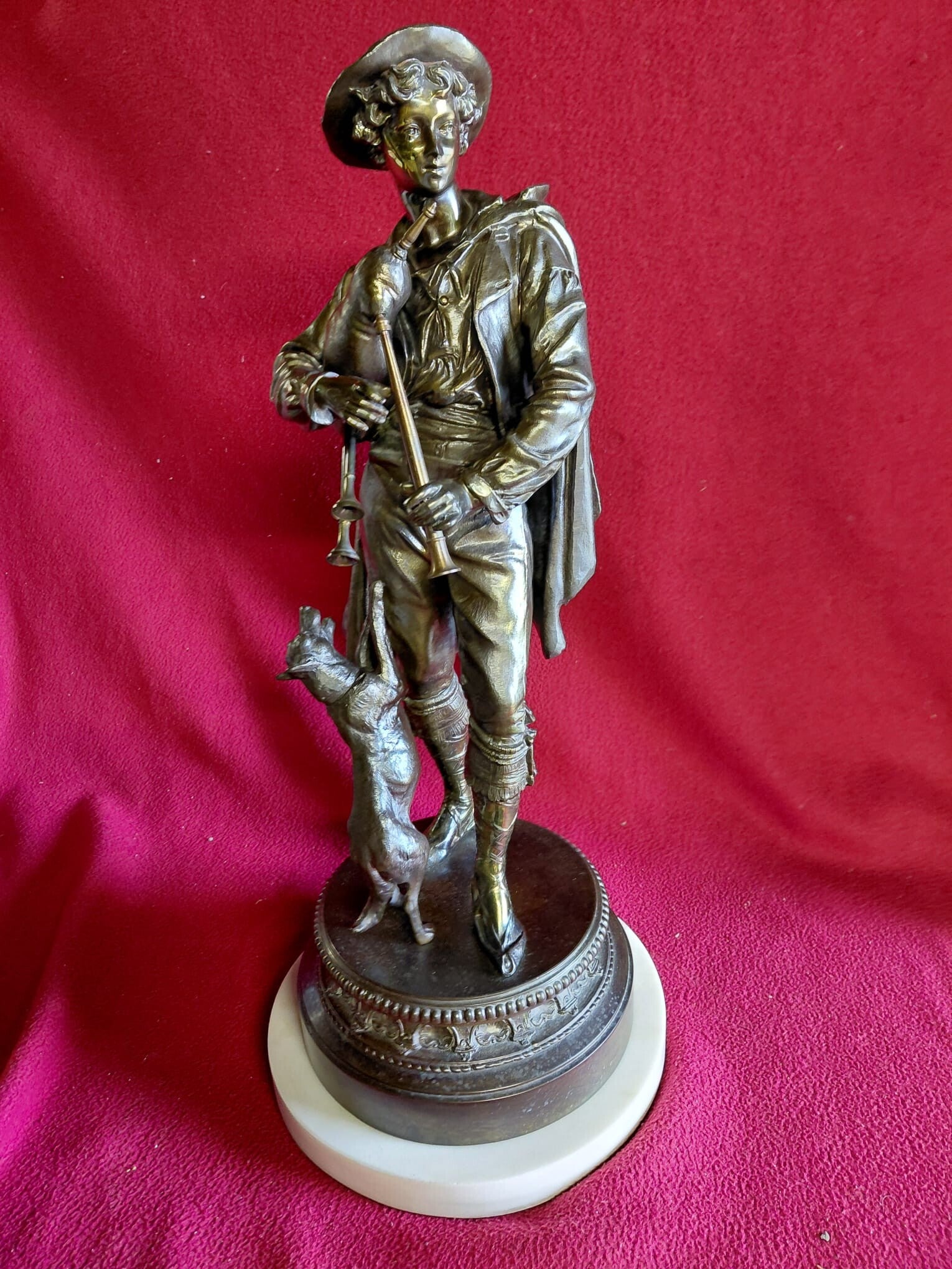 Beeld van een jonge herder in regule (spelter)
