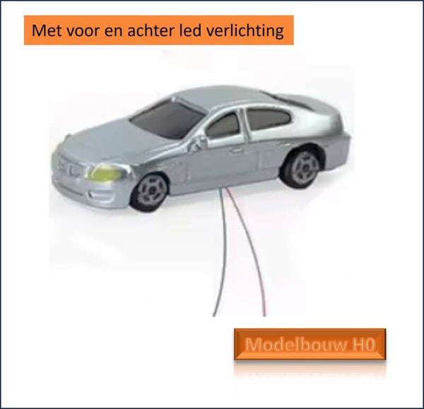 Auto zilverkelurig met LED verlichting  Modelbouw H0