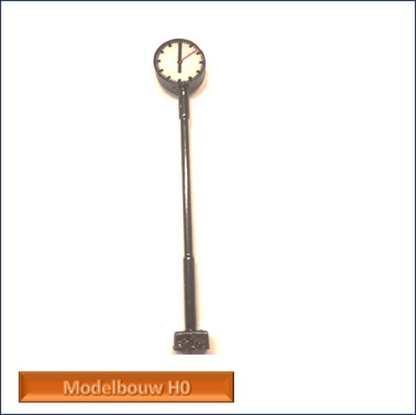 Staande klok "Stationsklok" tweezijdig wit verlicht  Modelbouw H0