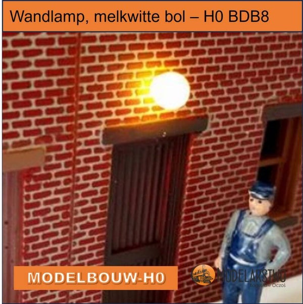 Wandlamp, melkwitte bol – H0 BDB8