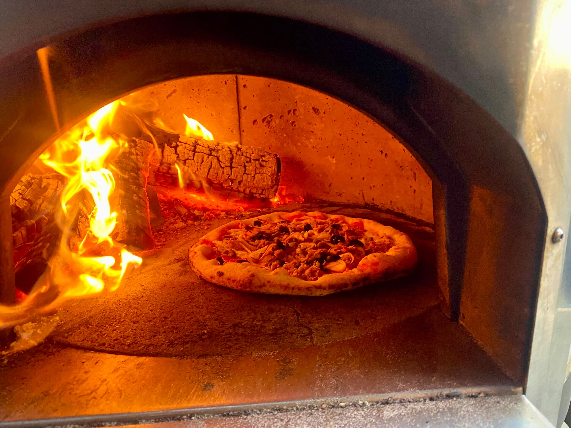 hout oven pizza foodtruck