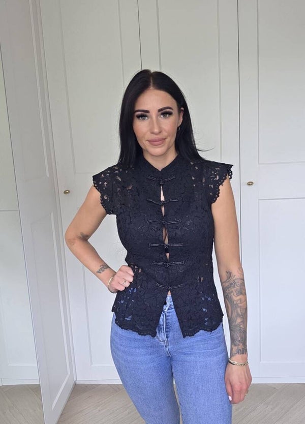 Charm top