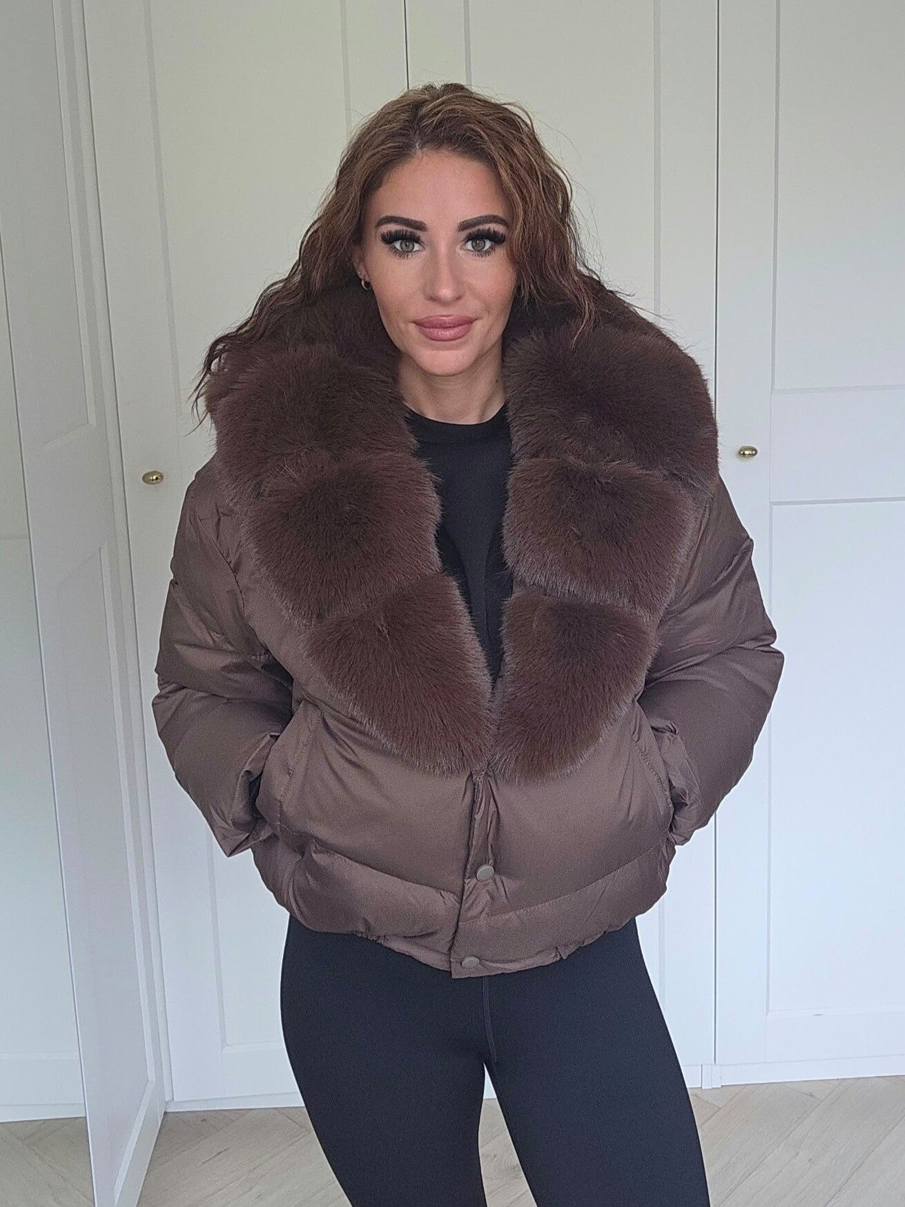 Luxe pufferjack met immitatiebontkraag