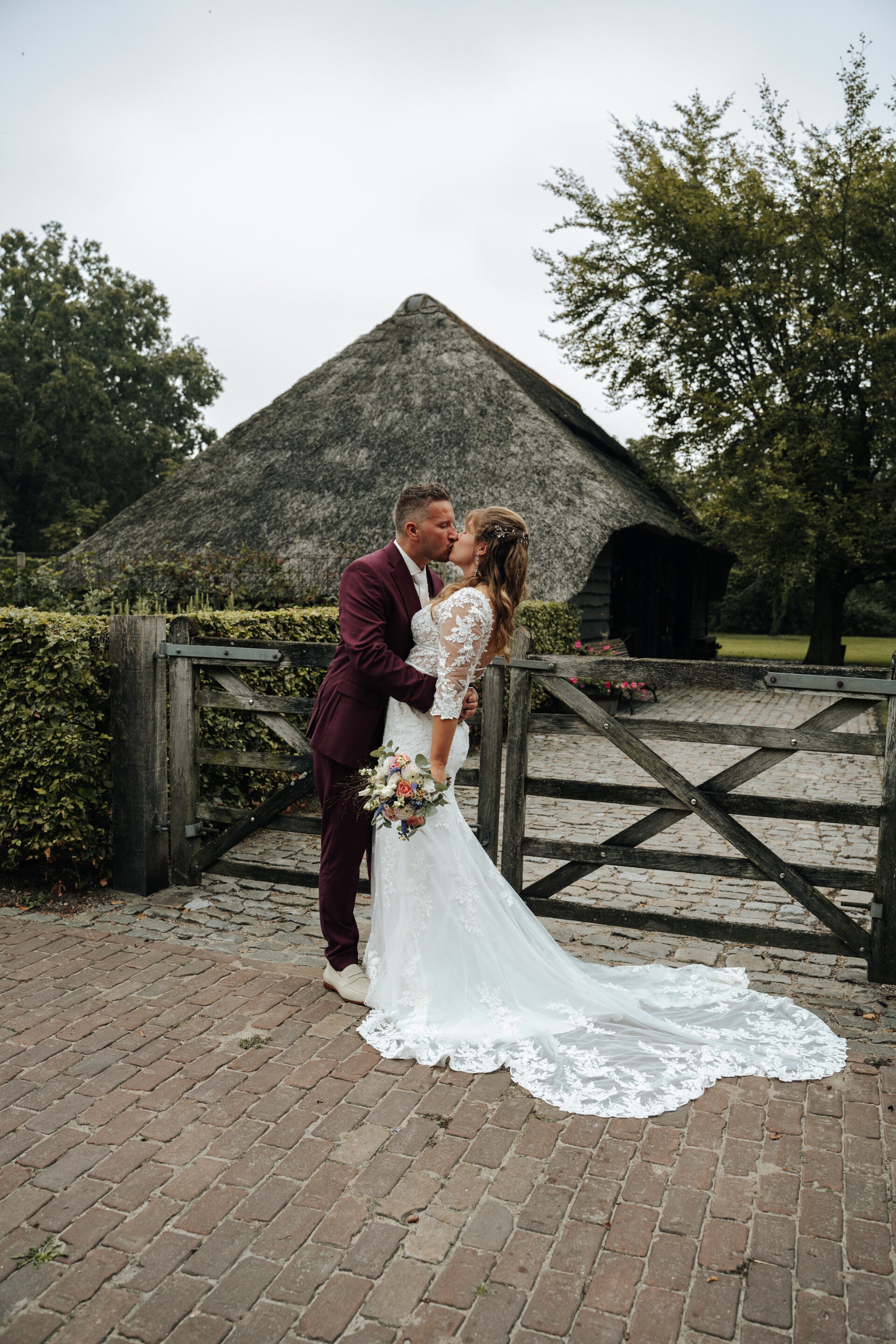 Trouwfotograaf Tilburg Bruidsfotograaf Berkel-Enschot Trouwfotografie Oisterwijk Huwelijksfotograaf Moergestel Bruidsfotografie Tilburg Trouwfotografie op locatie Tilburg Trouwfotograaf Oisterwijk Huwelijksfotografie Berkel-Enschot Bruidsfotograaf Moerges