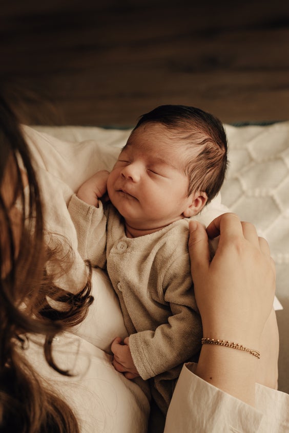 Newborn fotografie Tilburg Newborn fotograaf Berkel-Enschot Newborn fotografie Oisterwijk Newborn fotograaf Moergestel Newborn fotografie Noord-Brabant Newborn shoot in Tilburg en omgeving Professionele newborn fotografie Berkel-Enschot Oisterwijk newborn