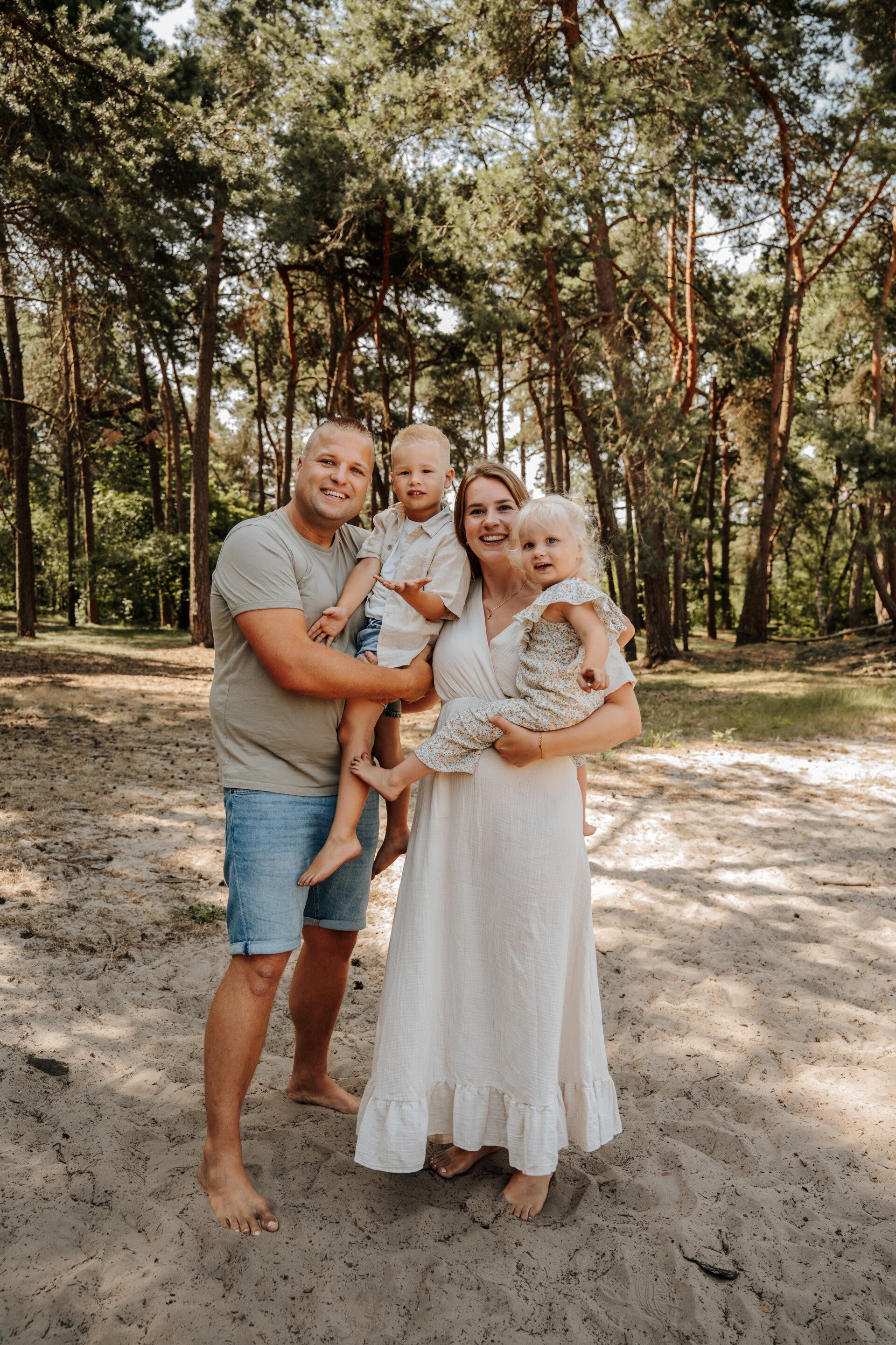 Familiefotograaf Tilburg Gezinsfotografie Berkel-Enschot Familieshoot Oisterwijk Gezinsfotoshoot Moergestel Familiefotografie Tilburg Gezinsfotograaf Oisterwijk Familiefoto’s Berkel-Enschot Gezinsfoto’s Moergestel Gezinsfotografie op locatie Tilburg Famil