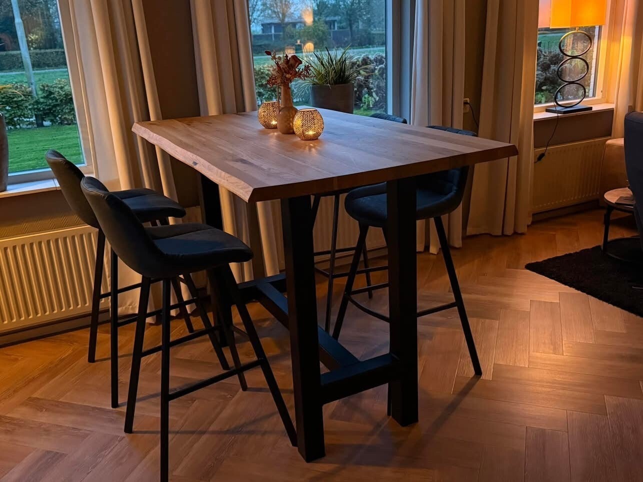 4 tot 6-persoons bartafel