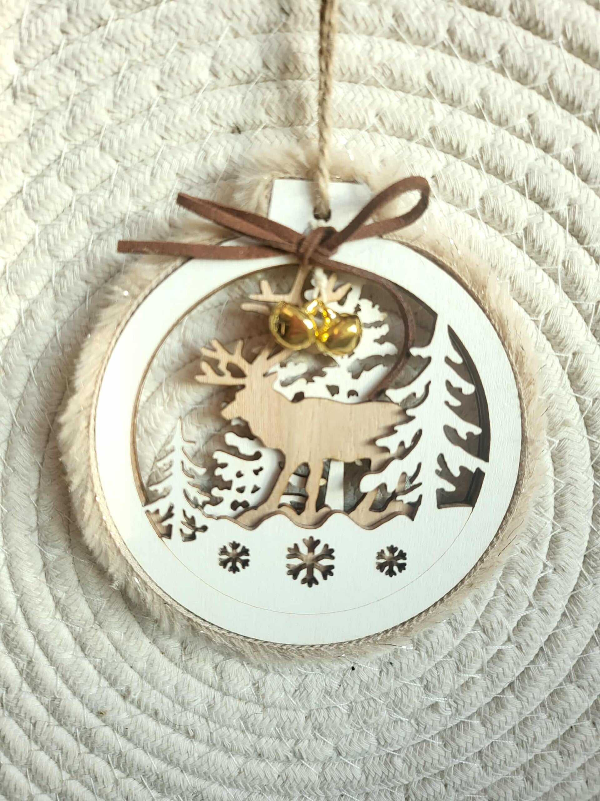 Kerstbal met rendier & gouden belletjes