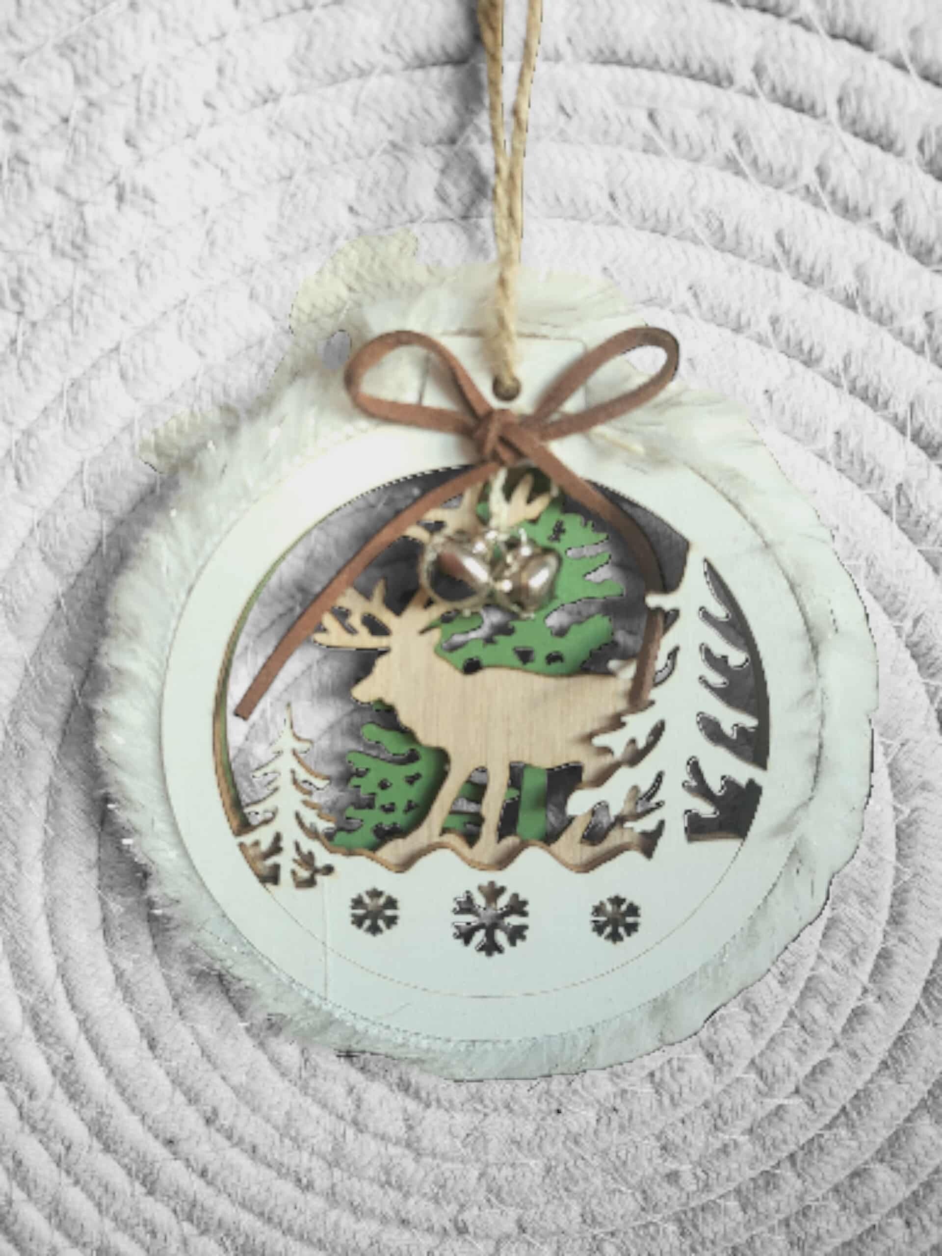 Kerstbal met rendier & zilveren belletjes