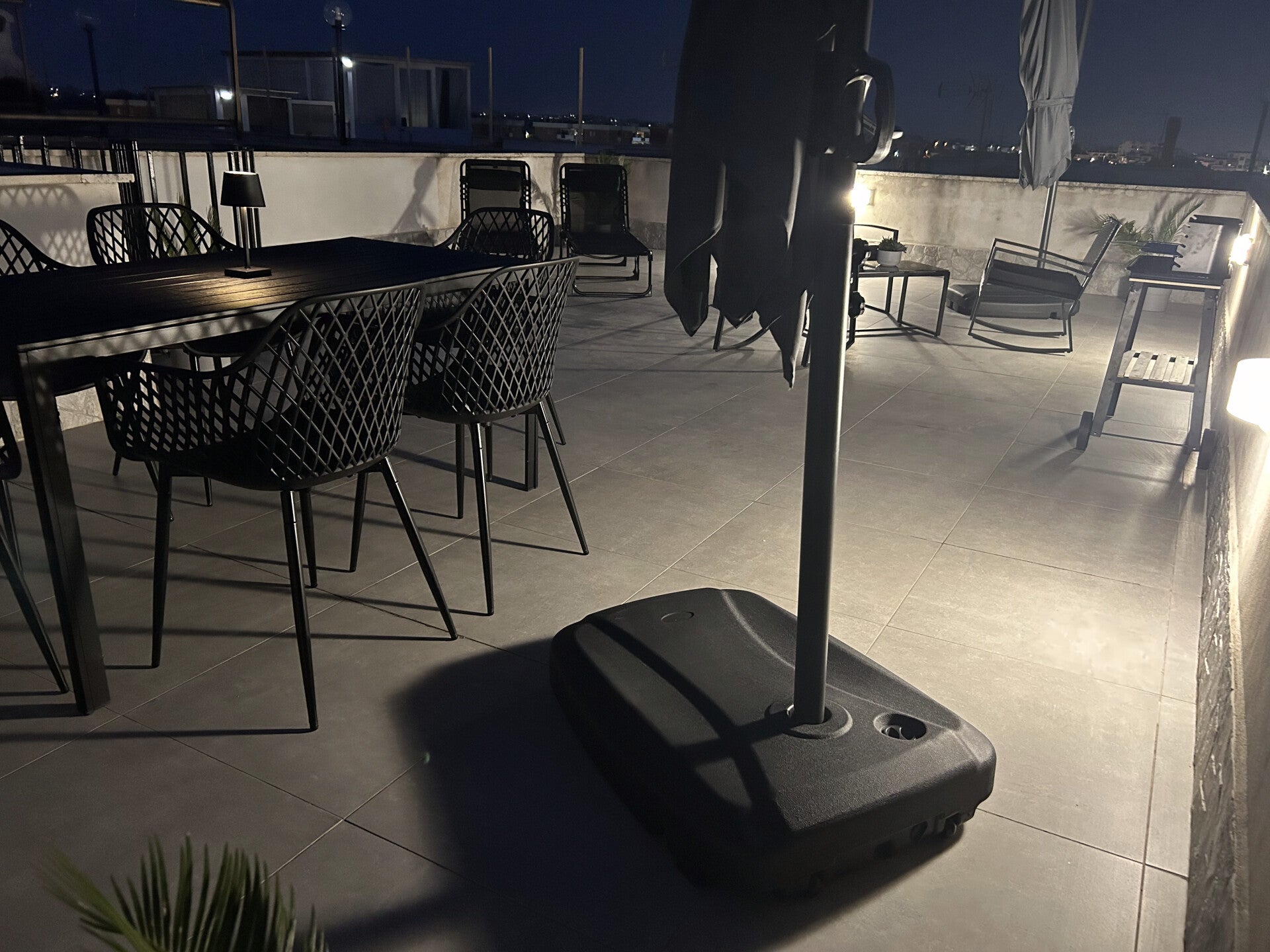 Illuminazione serale terrazzo casa vacanze affitto Tor San Lorenzo