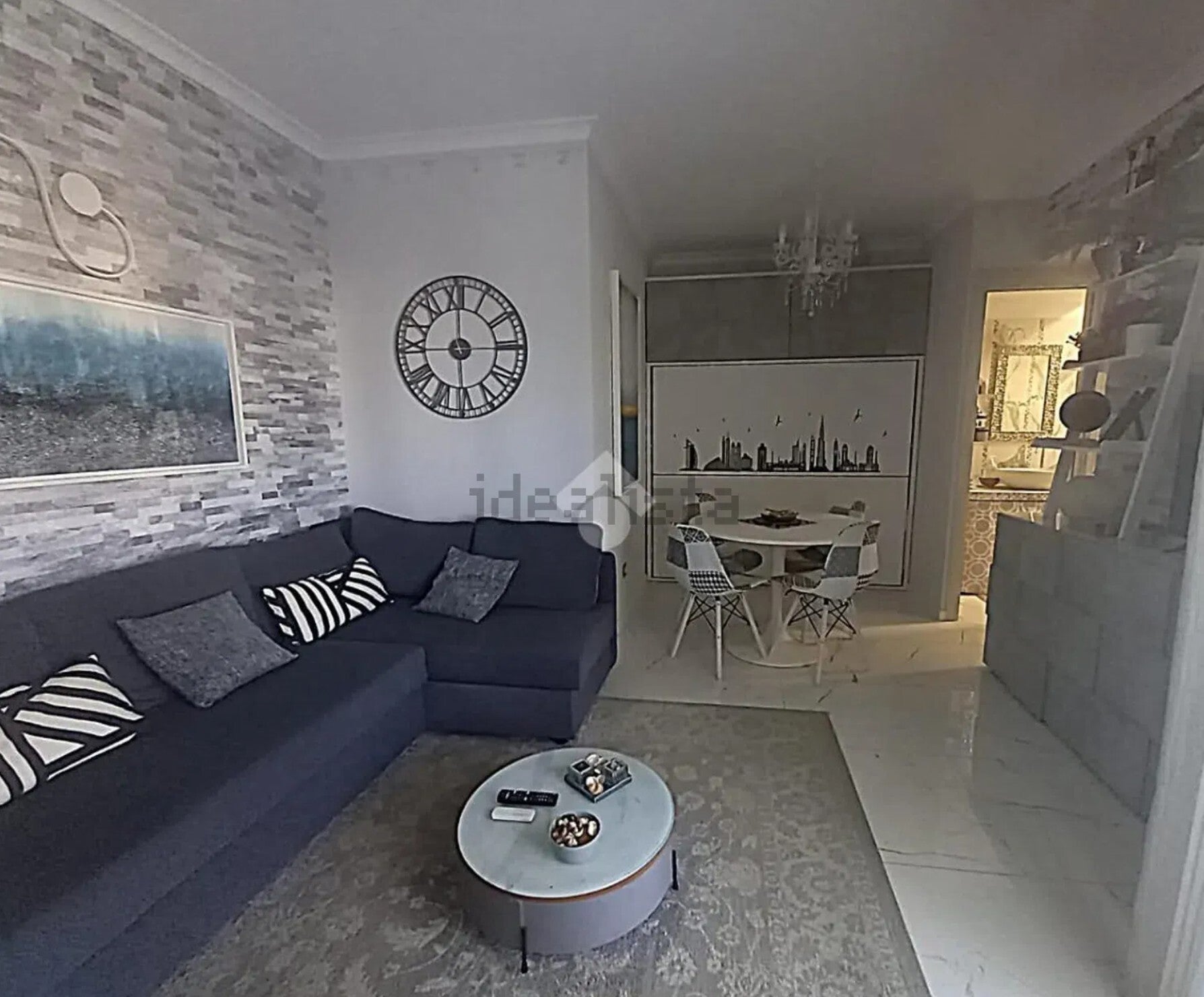 6.	Divano letto matrimoniale soggiorno casa vacanze Tor San Lorenzo