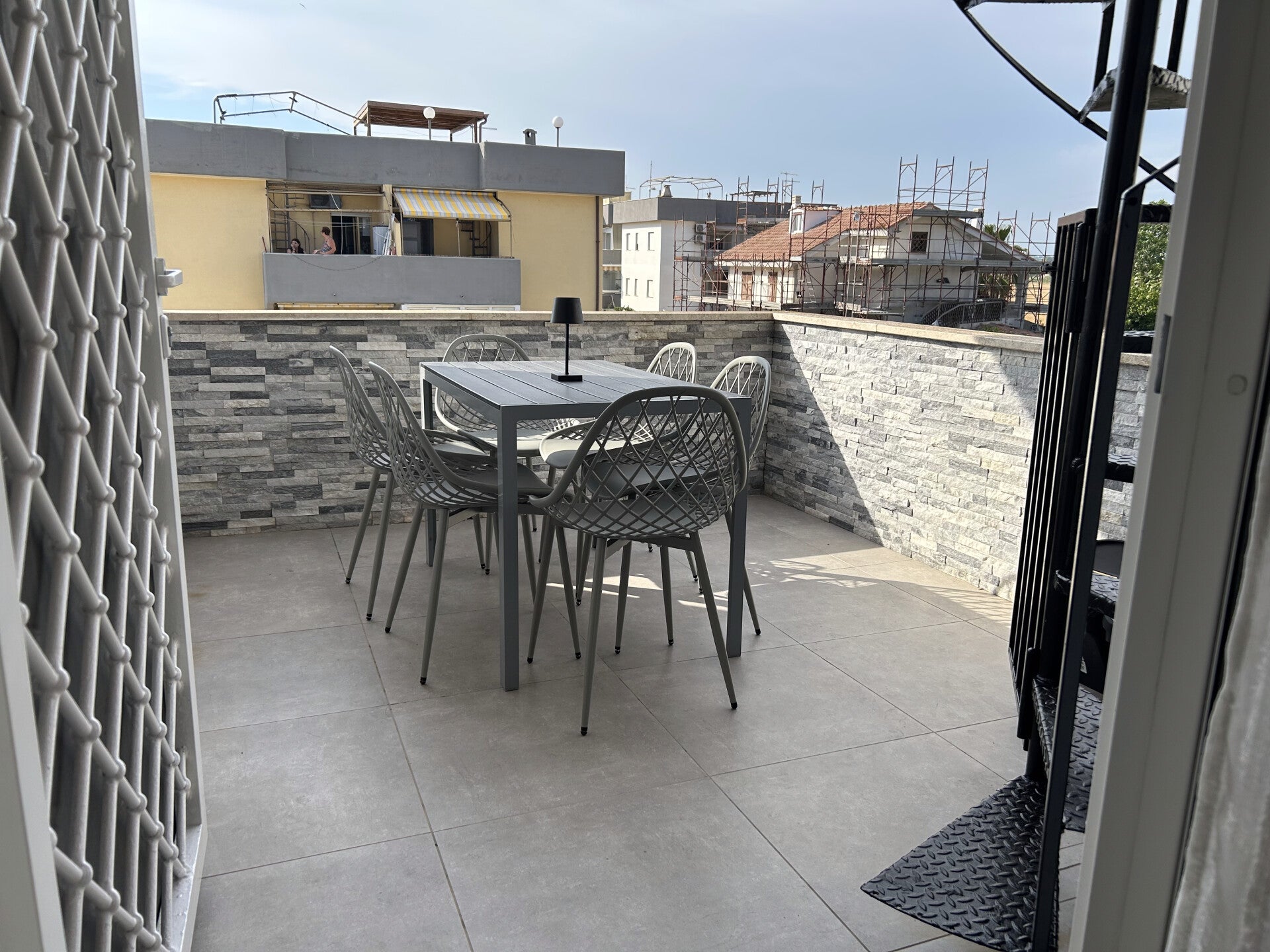 Terrazzo privato attrezzato casa vacanze Tor San Lorenzo 6 ospiti