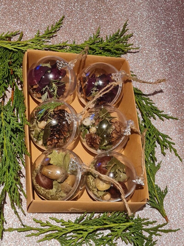 Box of six witch balls