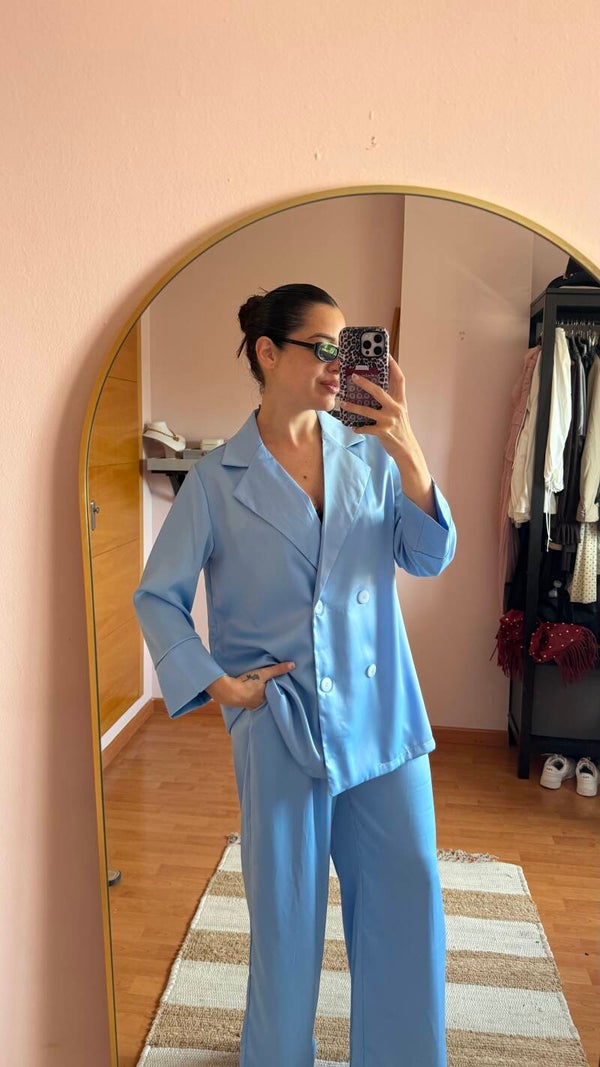 Traje de raso azul