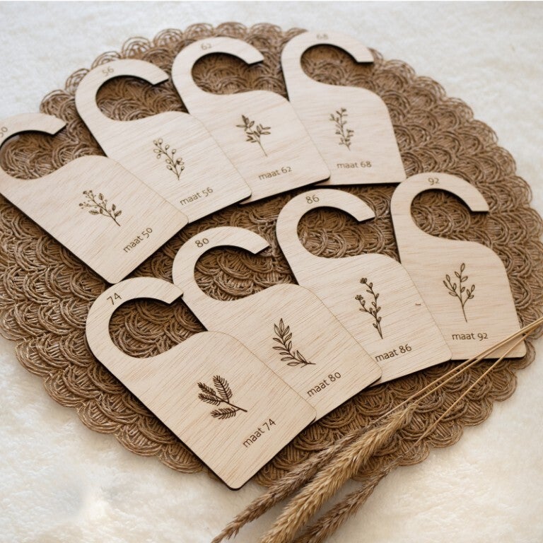 Houten maathangers voor babykleding - dubbelzijdig