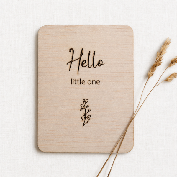 Houten kaart 'Hello little one'