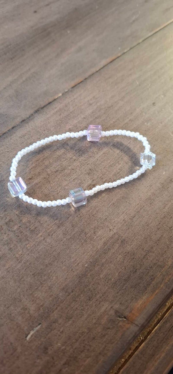 Armbånd i med firkanta perler