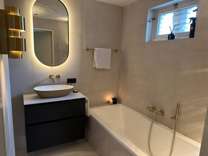 kamer Dalen, Badkamer Emmen, Badkamer Meppel, Badkamer Hoogeveen, Stijlvolle badkamer, rond badmeubel, ronde keuken, luxe badkamers, luxe keukens, exclusieve badkamer, exclusi