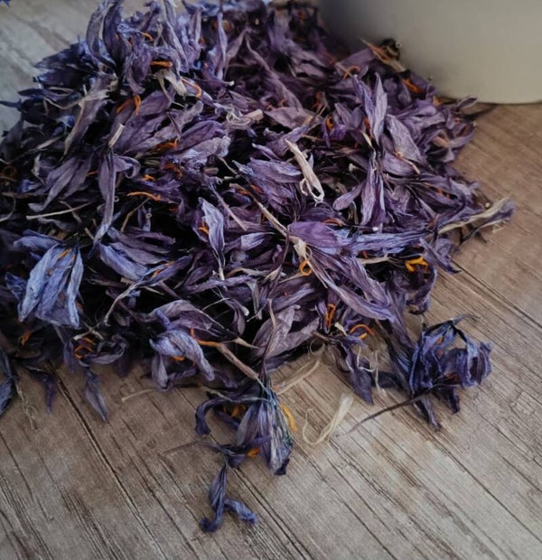 Pétales de fleurs de safran séchés – Récolte artisanale