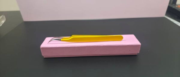 Eyelash isolation tweezer