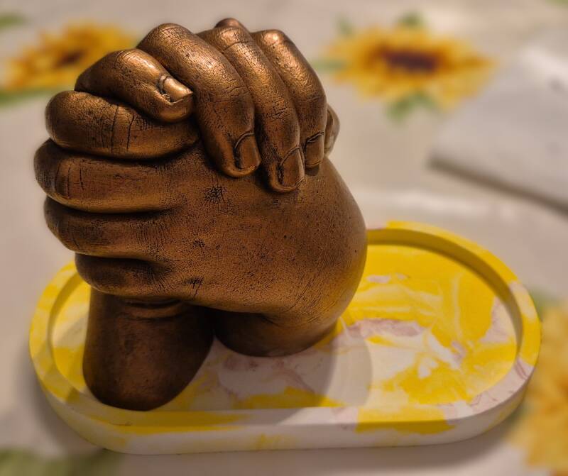 zusjes hand in hand