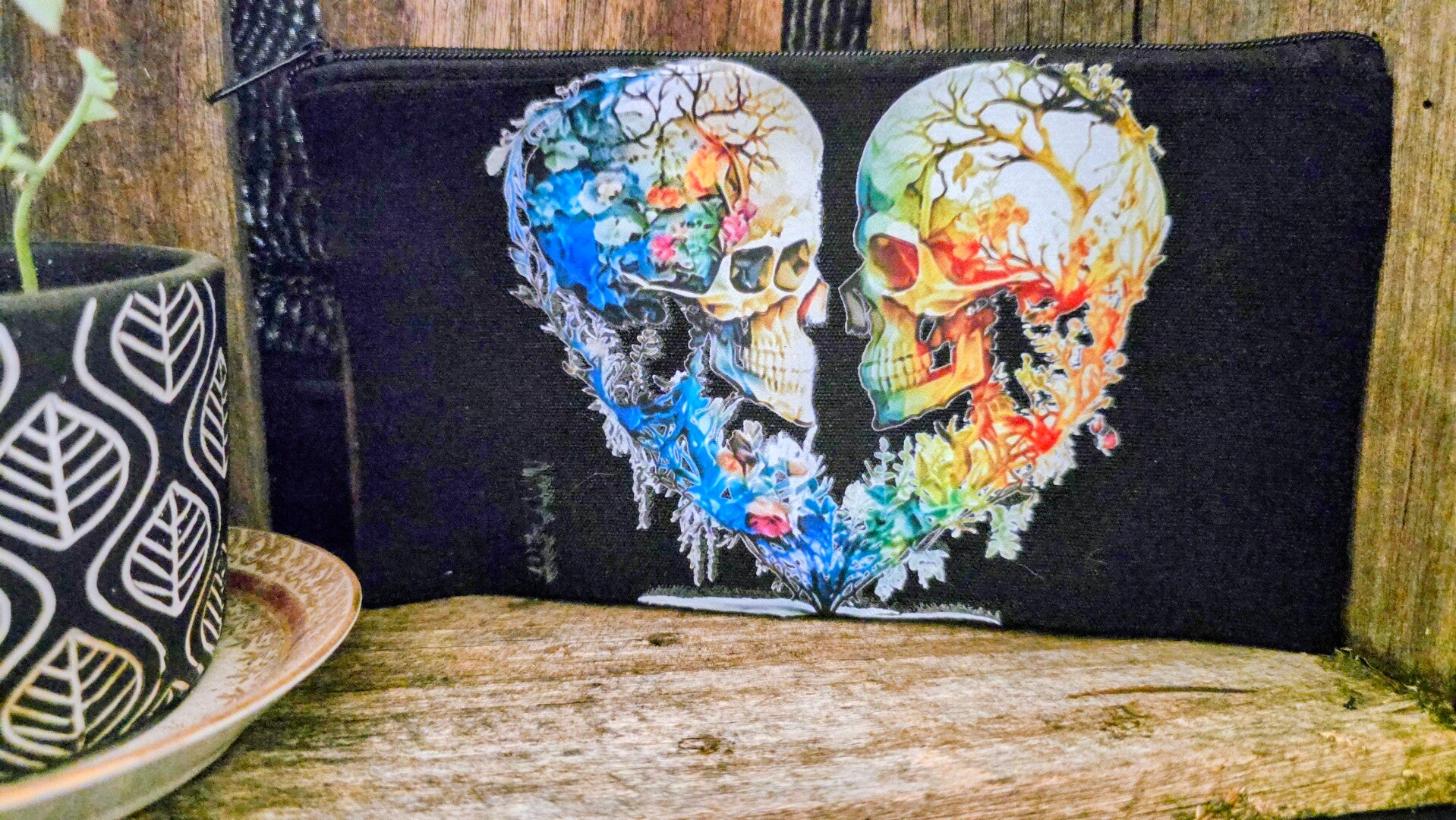 Skull Heart Art Pouch – Zipper Bag