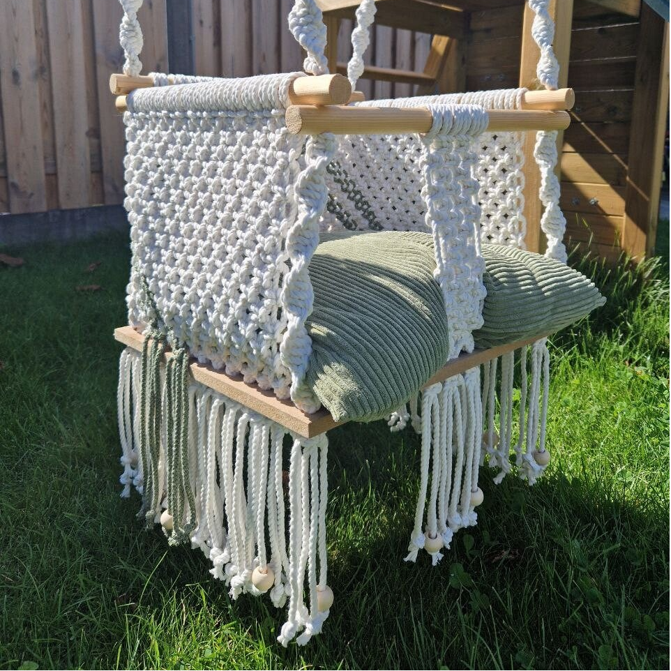 Macrame baby schommel