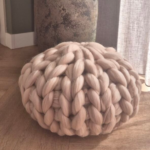 Chunky poef van merino wol klein