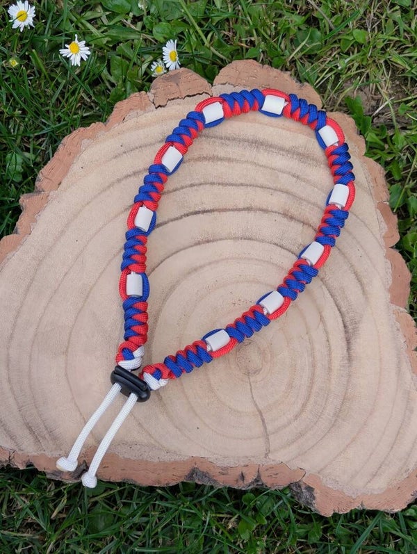 L Collier anti-tiques en céramique EM
