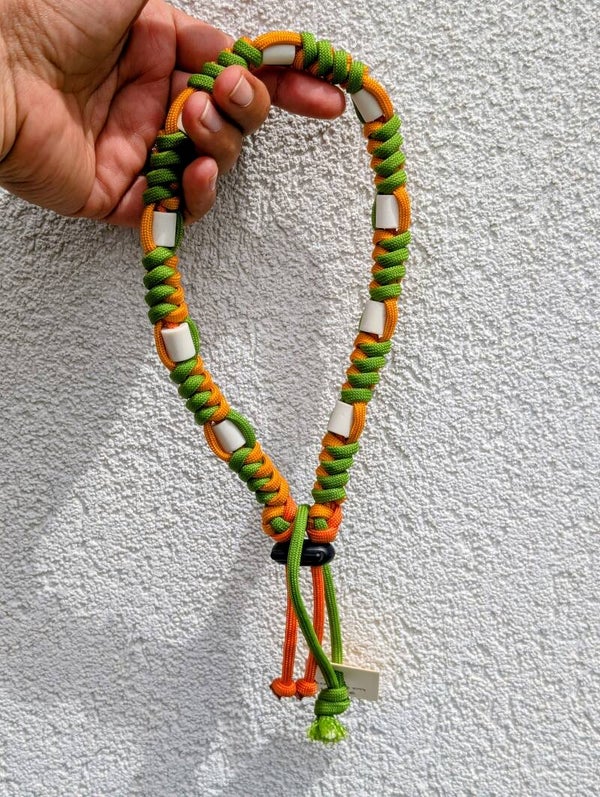 M Collier anti-tiques en céramique EM