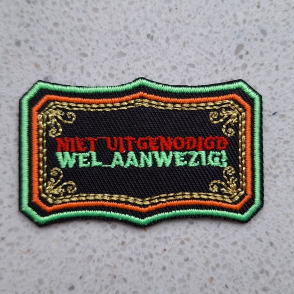 Niet uitgenodigd, wel aanwezig
