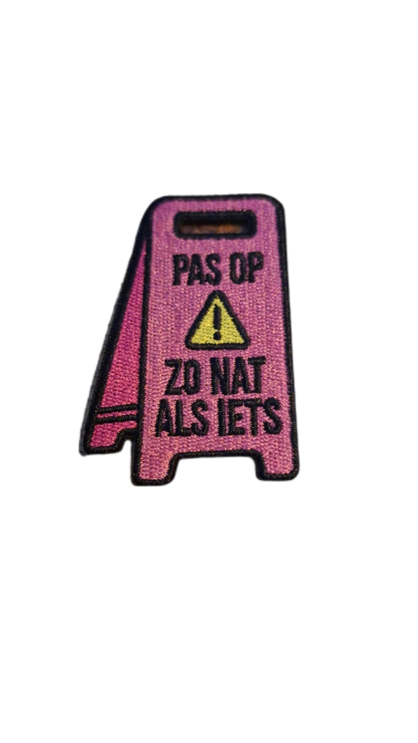 Embleem: pas op zo nat als iets
