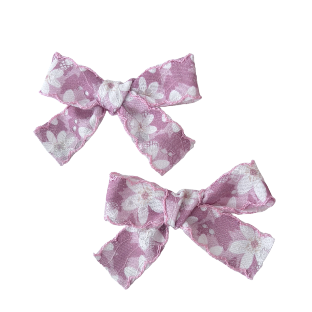 Roze boho bloemen strikjes (2 stuks)