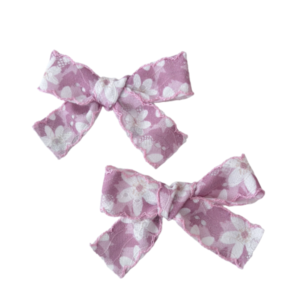 Roze boho bloemen strikjes (2 stuks)