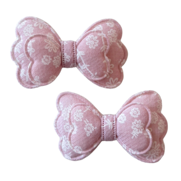 Vlinder strikje lichtroze met crème bloemetjes (2 stuks)