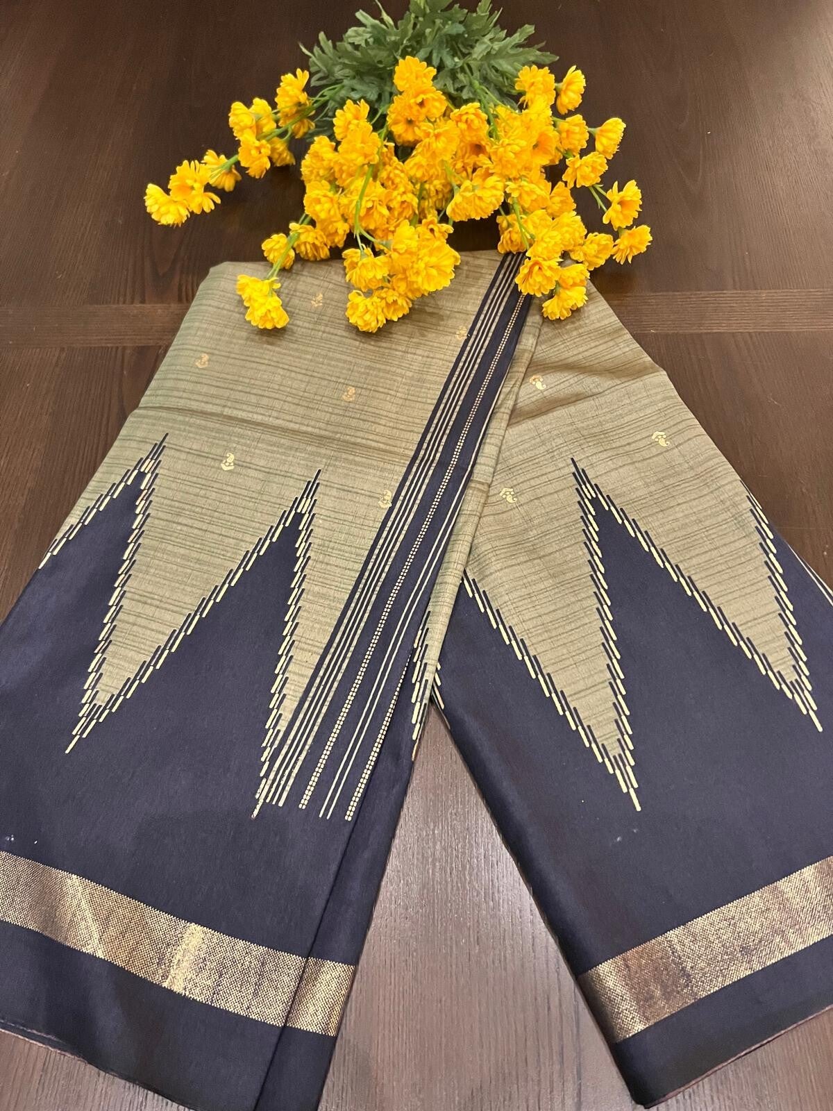 105 - Temple borders in simple wear in 3 shades