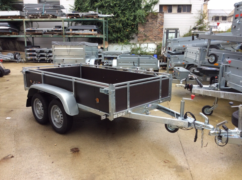 remorque lider bois 2 mètres 50 avec 2 essieux de 750 kg exposée cherz FRANC INTERNATIONAL 78 à SAINT GERMAIN EN LAYE