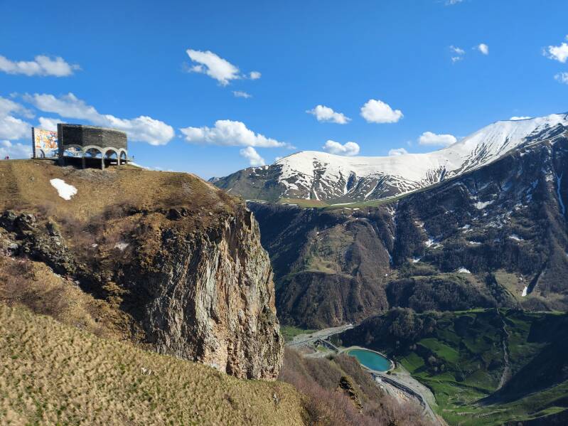 Uitzicht bij het Rusland-Georgië monument
