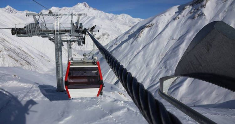De kabelbaan van Kobi-Gudauri