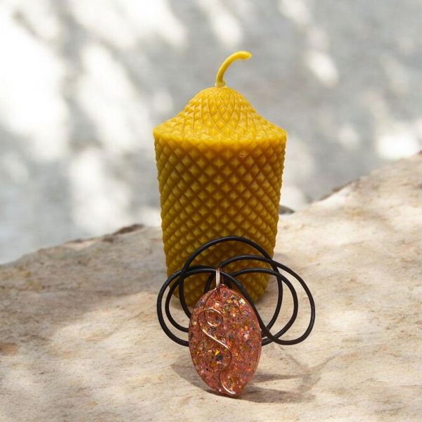 100% Natural Beeswax Candle + Wire-Wrapped Resin Pendant Gift Set