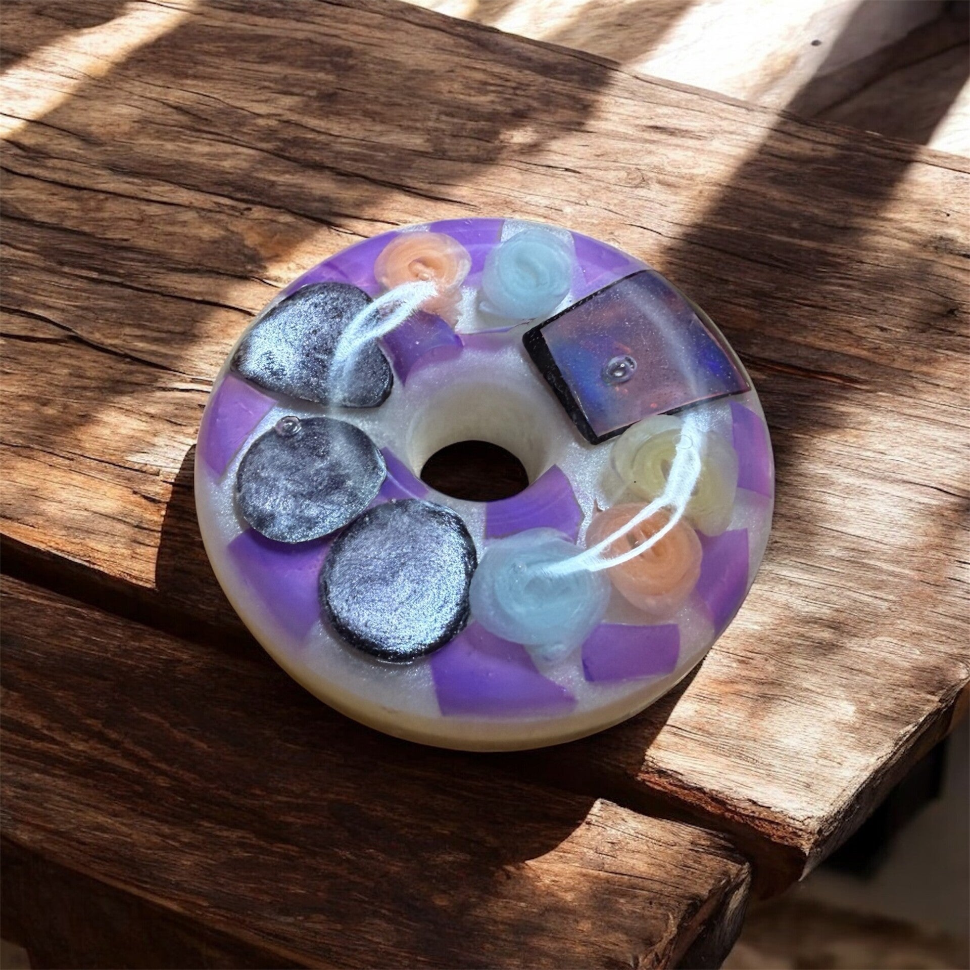 Resin Doughnut with Mica powder