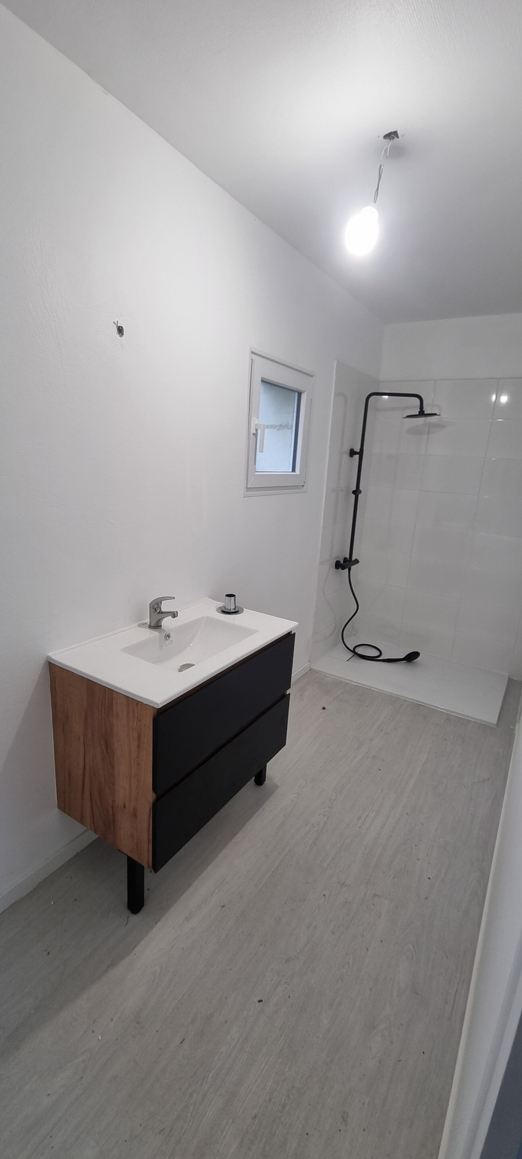 Création salle de bain complète   à Avoine