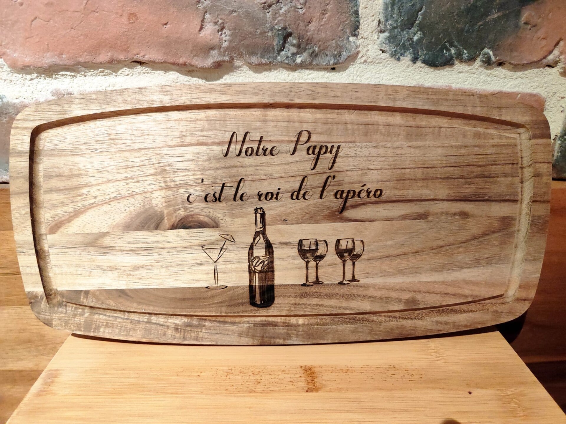 Planche apéro personnalisée en bois d'acacia – gravure laser prénom & message