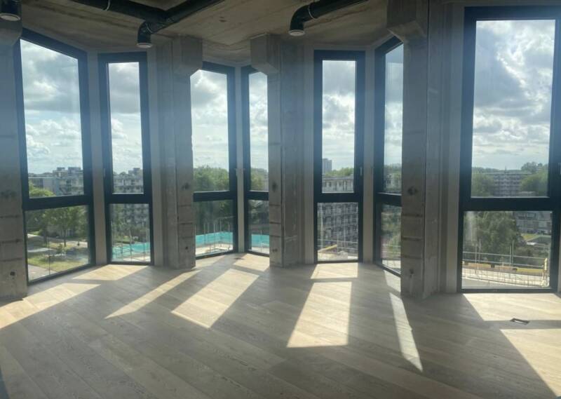 Eiken vloer in loft in woongebouw Factory Haarlem