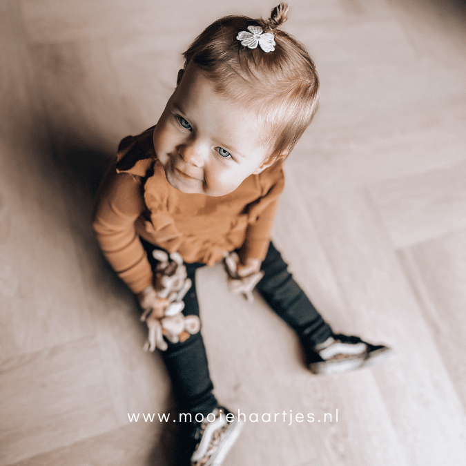 Antislip haarspeldjes met witte bloemen